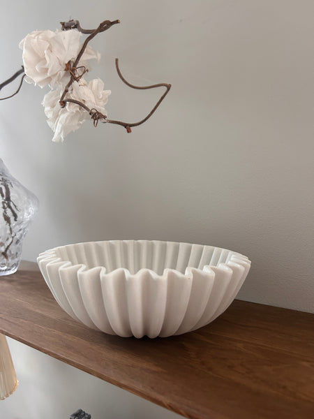 Ruffle bowl