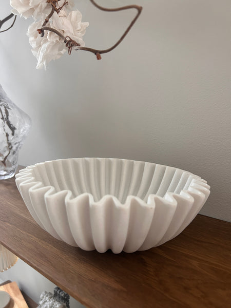 Ruffle bowl