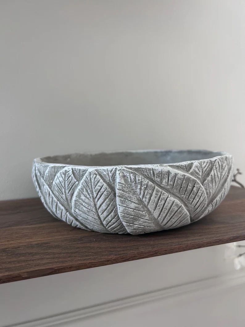 Lanaleaf Concrete Decor Bowl – Intricate Leaf Design with Rustic Ornate Charm