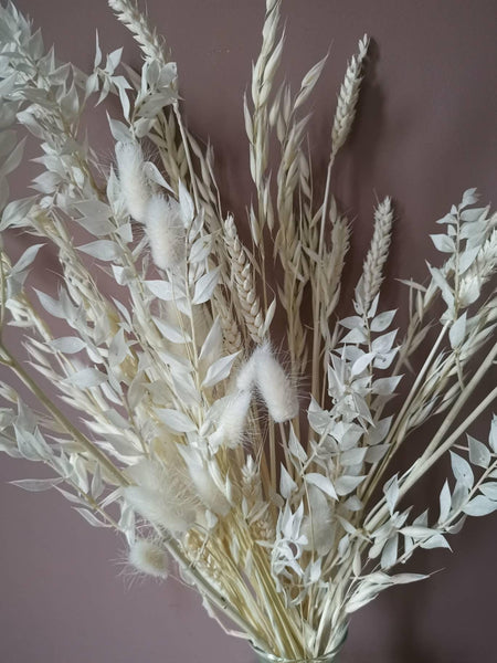 THE BRIGHTS Bright white dried ruscus bouquet